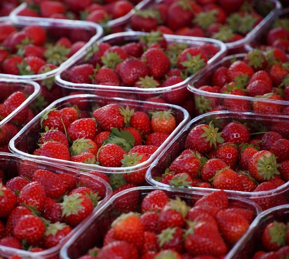 strawberries-8177601_1280